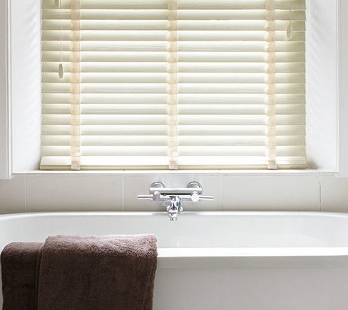3 types of blinds best suited for bathrooms